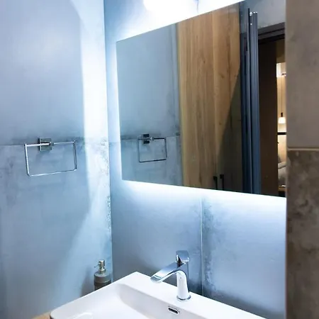 Modern Studio 2 In Center, Near Elia Square Apartment *
