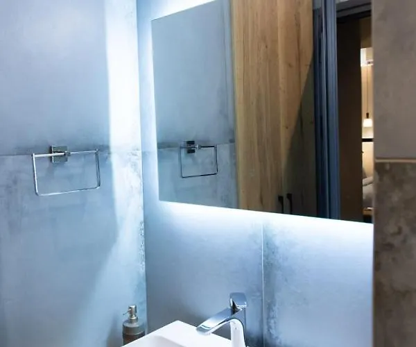 Modern 2 In Center, Near Elia Square アパート *