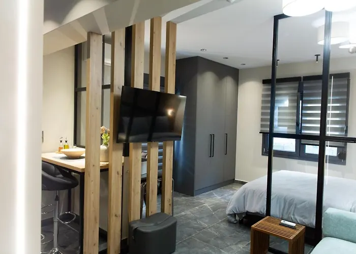 Modern 2 In Center, Near Elia Square ヴェリア